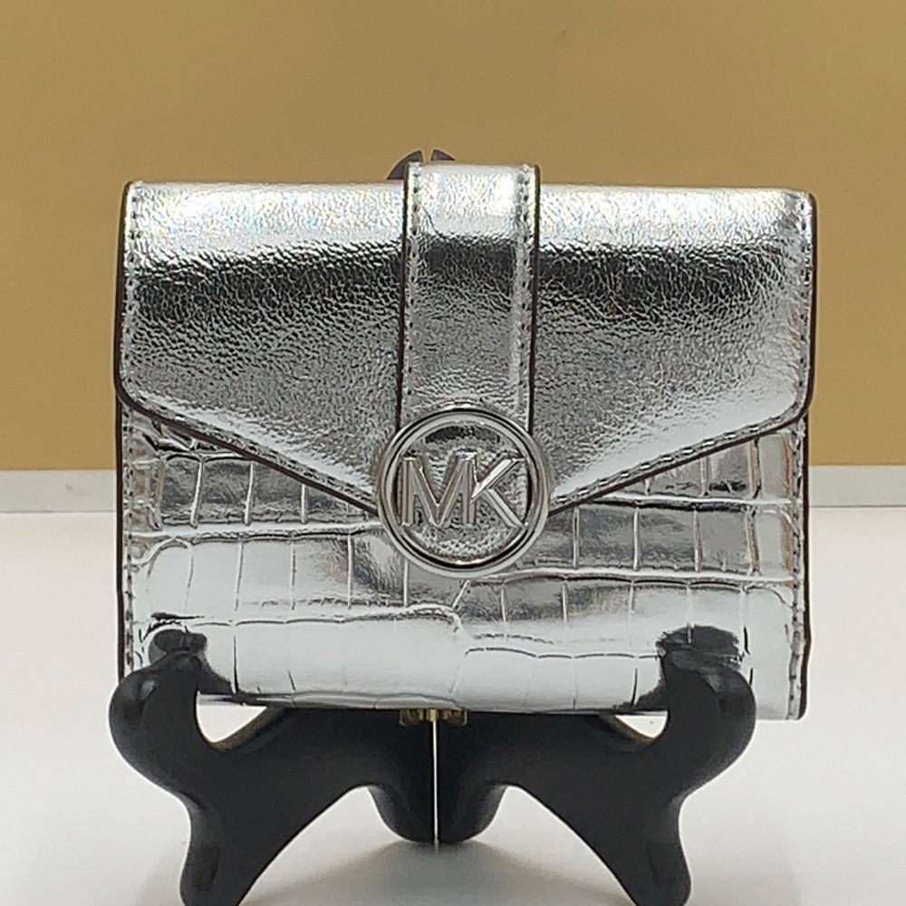 MICHAEL KORS
Carmen Medium Flap bifold Wallet silver color - Picture 5 of 14